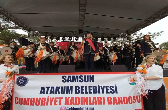 Atakum Cumhuriyet Kadınları Bandosu, festivale damga vurdu
