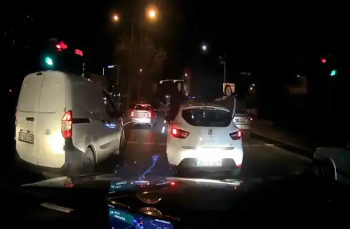 Ataşehir’de konvoy yapıp trafiği tehlikeye atan 3 şüpheli adliyeye sevk edildi
