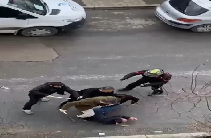 Ataşehir’de yol verme tartışması sopalı kavgaya dönüştü
