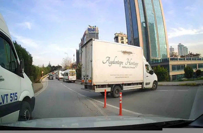 Ataşehir’deki önce yol istedi, sonra ters şeride girdi
