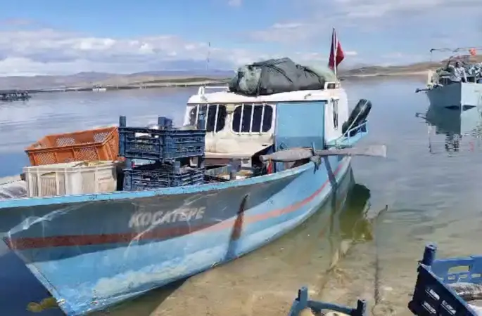Av yasağı başladı: Balıkçılar teknelerini karaya çekti
