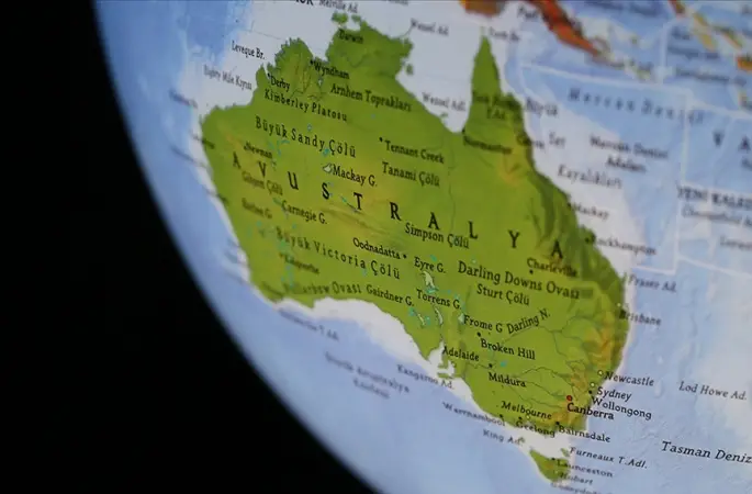 Avustralya'nın kuzeybatısında siklon tehdidi, güneybatısında aşırı sıcaklar etkili oluyor