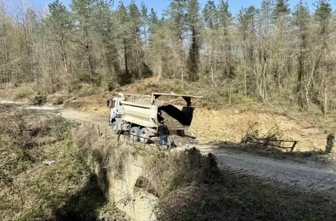 Ayancık’ta heyelan sonrası yol güvenliği yeniden sağlandı
