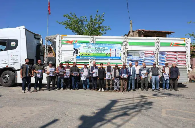 Aydın Büyükşehir’den Germencik’te küçük üreticilere yem desteği
