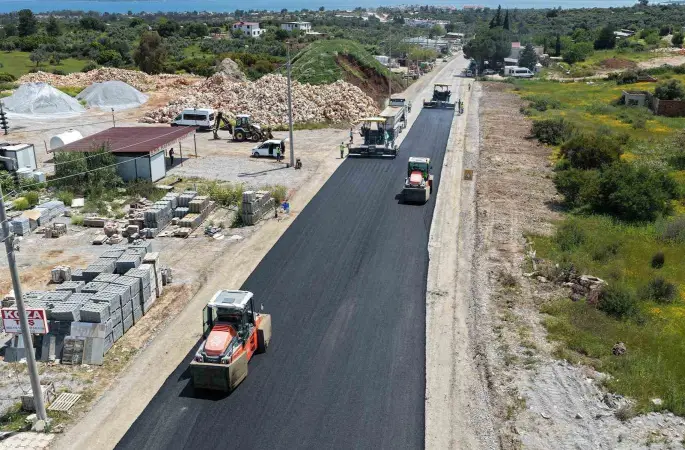 Aydın genelinde eş zamanlı yol çalışmaları sürüyor
