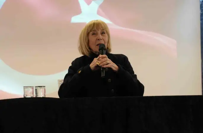 Ayşe Kulin Denizli’de okurlarıyla buluştu
