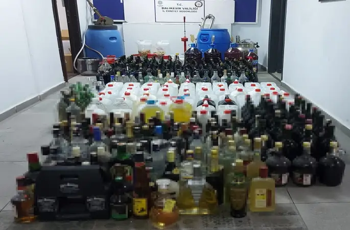 Ayvalık’ta kaçak içki ve uyuşturucudan 2 tutuklama
