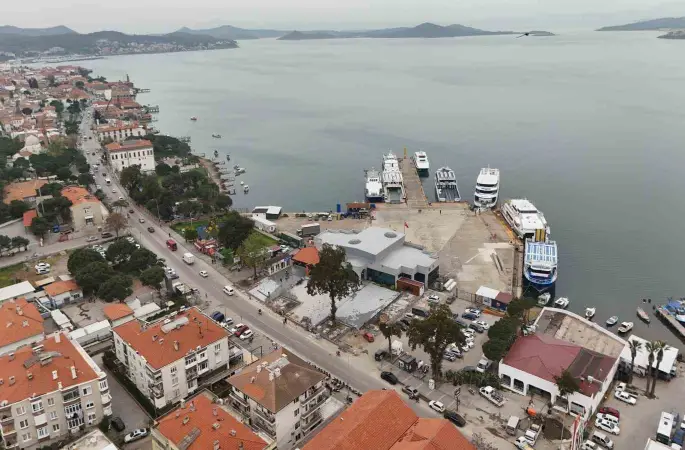 Ayvalık’ta yeni meydan düzenlemesi hayata geçiyor
