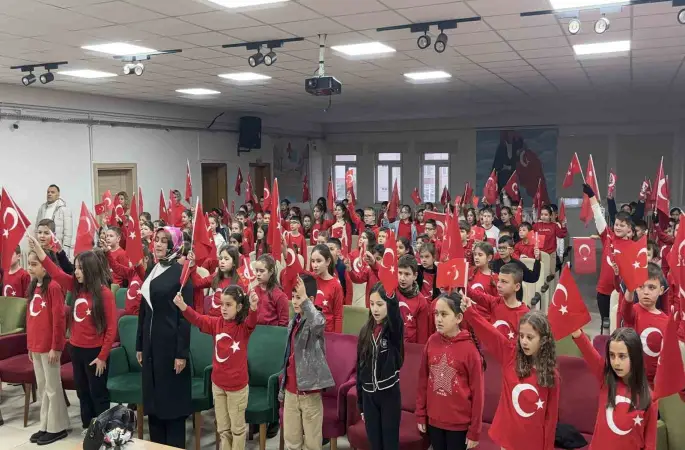 Babaeski’de ilk ders ’Bayrak Sevgisi’ oldu

