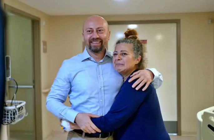Bağırsağı kangrene gidiyordu, kapalı ameliyatla kurtarıldı: "Bir gün geç kalsam bugün burada olmayacaktım"
