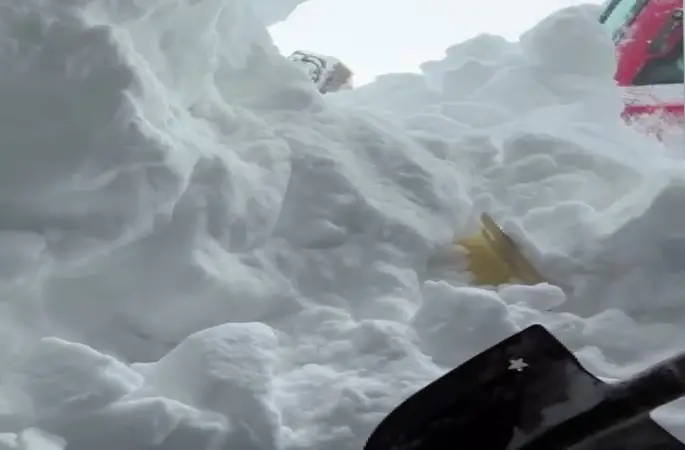 Bahar ayında kış manzarası: Karadağ’da nefes kesen çalışma
