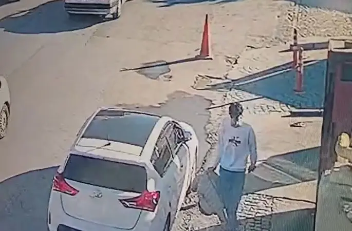 Bahçelievler’de çalıştığı kuyumcuyu soyan şahıs, arkadaşlarıyla otelde eğlence düzenledi
