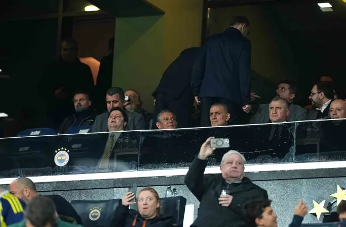 Bakan Bak, Fenerbahçe-Nottingham Forest maçını takip etti
