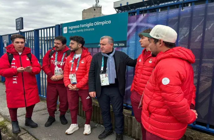 Bakan Bak, İtalya’da milli sporcuları ziyaret etti
