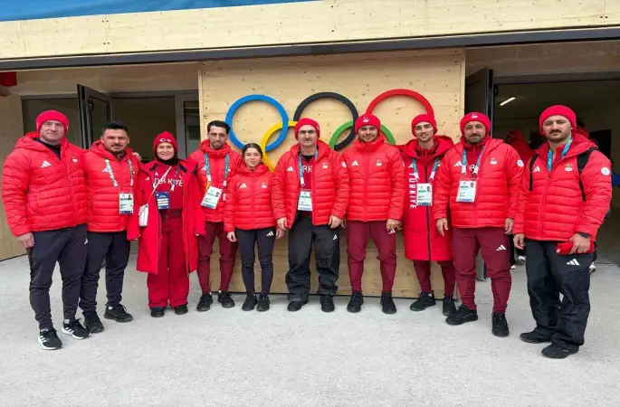 Bakan Bak, Kış Olimpiyatları’nda yarışacak milli sporcularla görüştü
