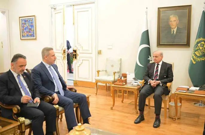 Bakan Fidan, Pakistan Başbakanı Şerif tarafından kabul edildi
