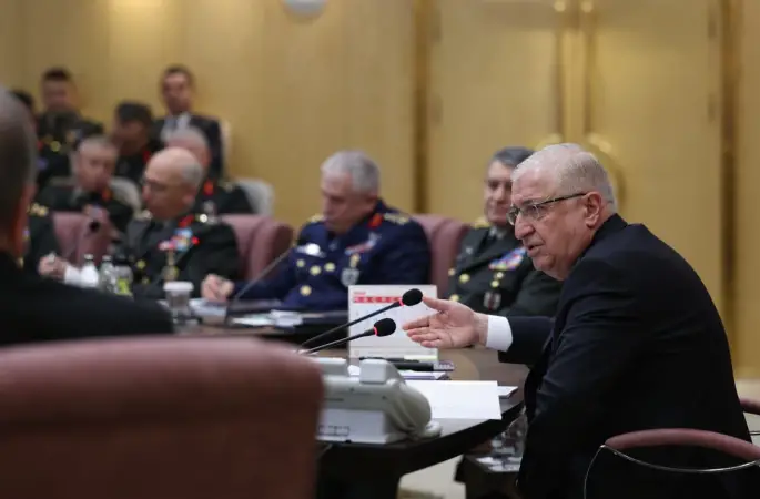 Bakan Güler, Kara Kuvvetleri Komutanlığındaki değerlendirme toplantısına katıldı
