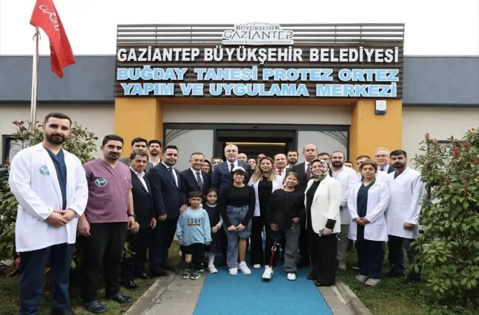 Bakan Işıkhan, Gaziantep Protez-Ortez Merkezi’nde engelli bireylerle bir araya geldi

