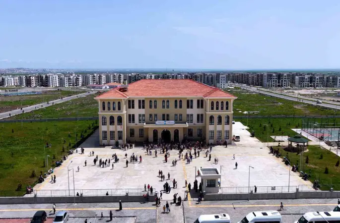 Bakan Kurum’dan 23 Nisan’da deprem bölgesi paylaşımı
