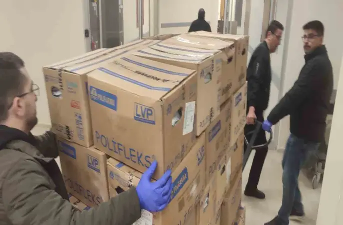 Bakan Memişoğlu: "Tıbbi malzeme ve cihazlarla yüklü yardım tırlarımız İran’a doğru yola çıktı"
