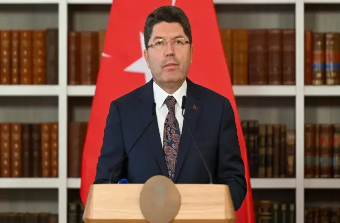 Bakan Tunç: "Özgür Özel’in önünde iki seçenek var"