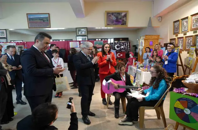 Bakan Yardımcısı Yelkenci, Harezmi Eğitim Modeliyle hazırlanan sergiyi gezdi
