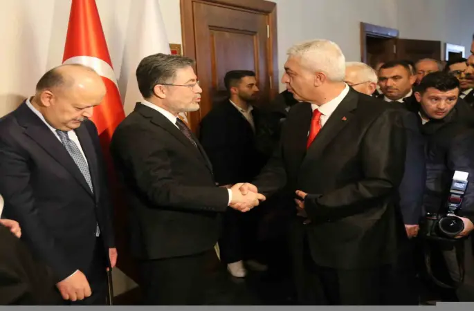 Bakan Yumaklı memleketi Kastamonu’da vatandaşlarla bayramlaştı
