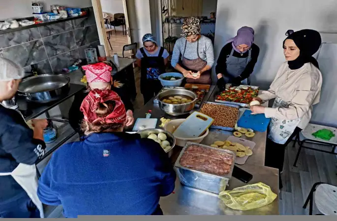 Balçova’da Ramazan dayanışması: "Maarifin kalbinde Ramazan"
