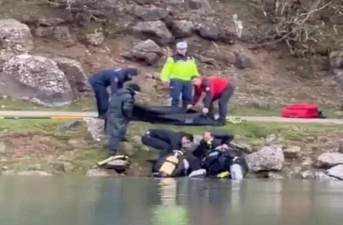 Balık tutmaya gittiği gölette boğuldu
