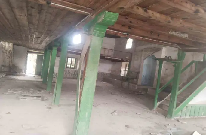 Balıkesir’de tarihi eski cami çürümeye başladı
