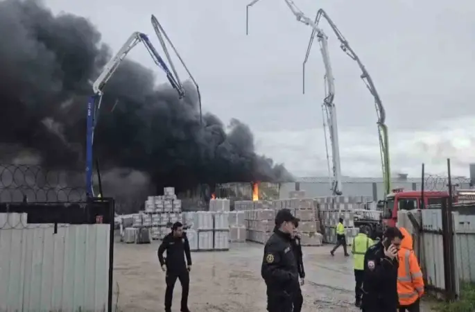 Balıkesir’de yapı market deposunda yangın
