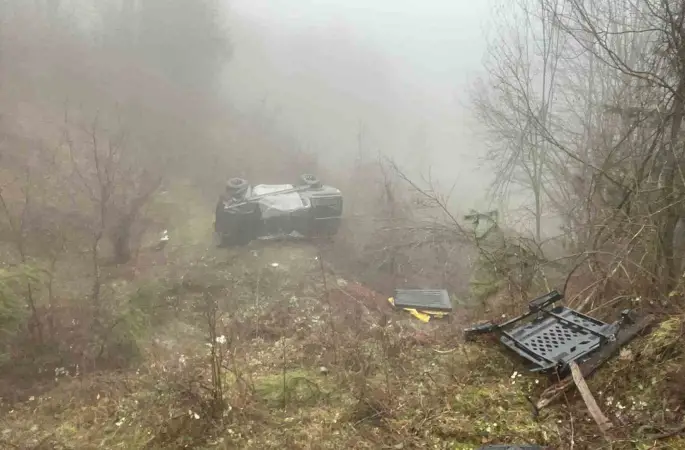 Bartın’da siste yoldan çıkan araç takla attı: 4 yaralı
