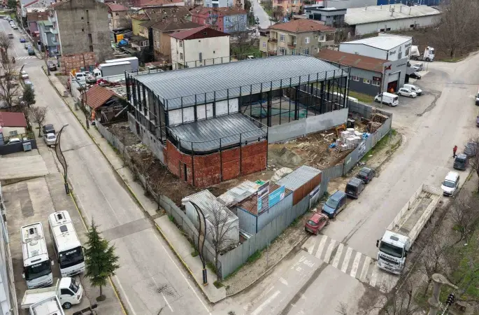 Başiskele’de kapalı spor salonu inşaatı yükseliyor
