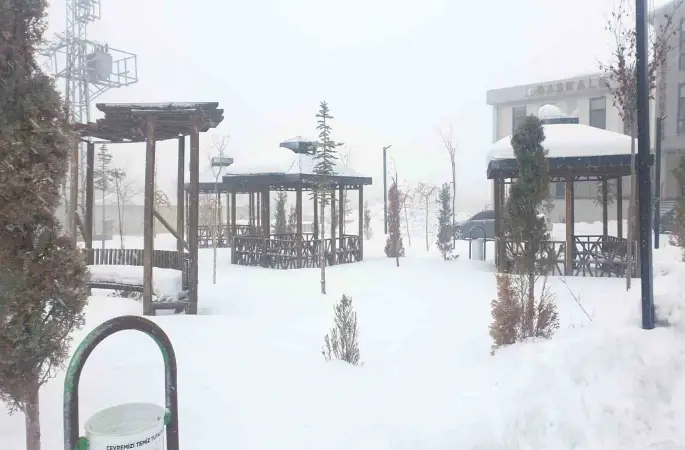 Başkale’de kar yağışı başladı
