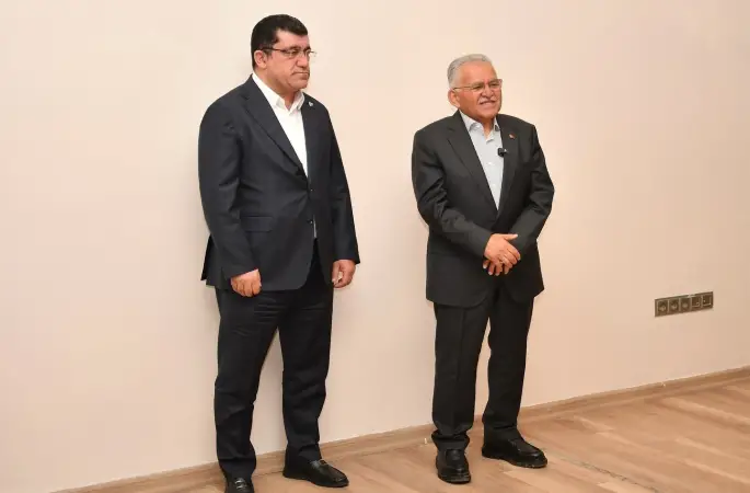 Başkan Büyükkılıç’tan zorlu maç öncesi Kayserispor’a ‘moral’ ziyareti
