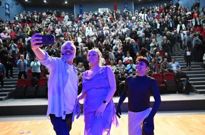 Başkan Çerçioğlu, Didim ve Nazilli’de vatandaşları tiyatro ile buluşturdu
