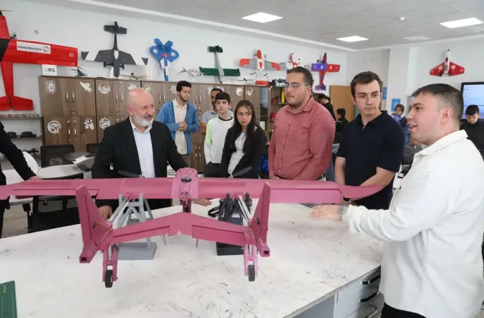 Başkan Çolakbayrakdar: "Gençlerimizin ürettiği her proje Türkiye’nin gücüne güç katacak"
