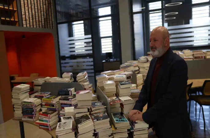 Başkan Çolakbayrakdar: "Kütüphaneler haftası vesilesiyle bilgiyle büyüyen bir şehir inşa ediyoruz"
