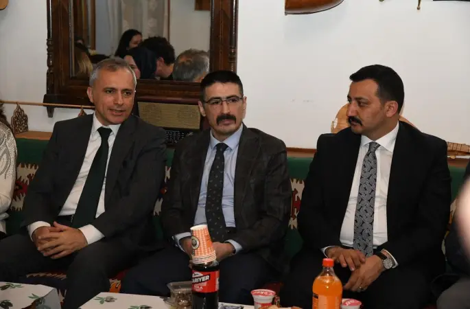 Başkan İbrahim Çenet, öğrencilerle iftarda buluştu
