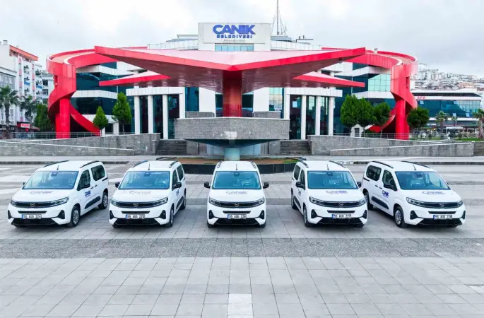 Başkan Sandıkçı: "Araç filomuzun gücüne güç katıyoruz"
