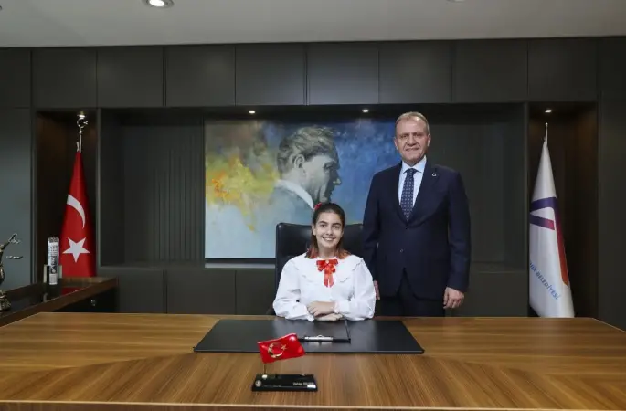 Başkan Seçer makamını çocuklara bıraktı
