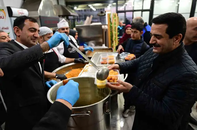 Başkan Taşkın vatandaşlarla iftar sofrasında buluştu
