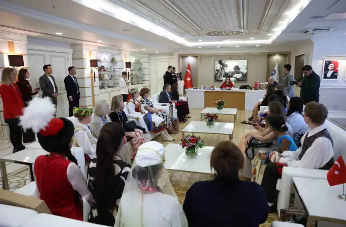 Başkan Vekili Büşra Özdemir dünya çocuklarını ağırladı
