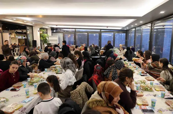 Başkan Yalçın gönül sofrasında vatandaşlarla iftar açtı
