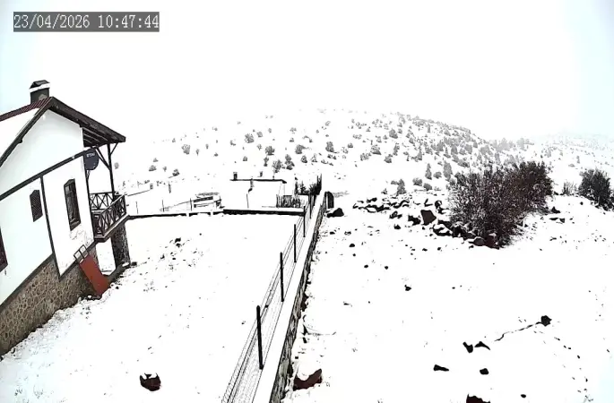 Başkentin yüksek kesimlerinde kar yağışı etkili oldu
