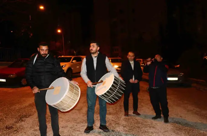 Başkentte Ramazan davulcuları mesaiye başladı
