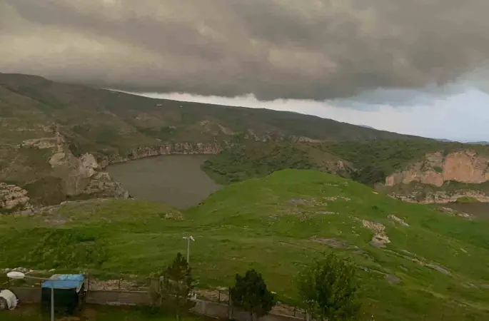 Batman’da sağanak sele neden odu, AVM girişinde tavan çöktü
