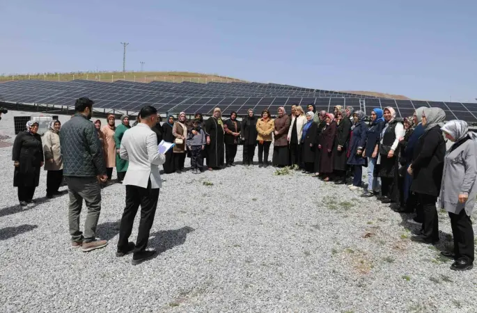 Battalgazi Belediyesi proje ve yatırımları AK Parti Yeşilyurt Kadın Kolları’na tanıtıldı

