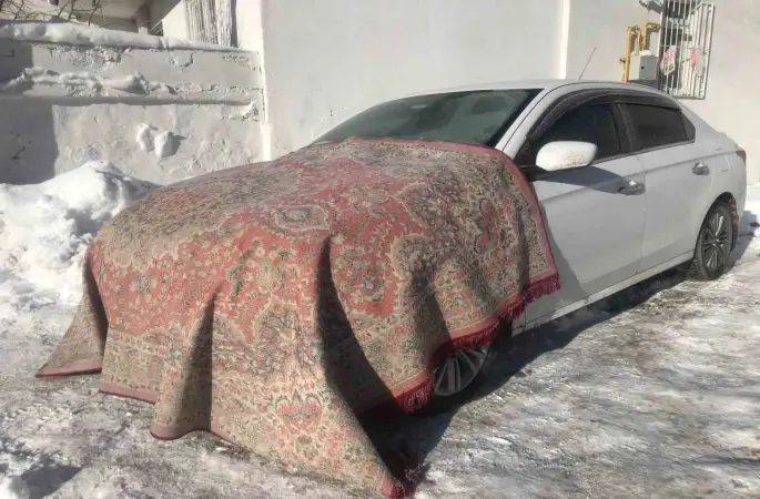 Bayburt’ta dondurucu soğuk etkili oluyor
