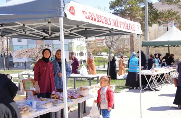 Bayburt’ta evlilik hazırlığındaki gençlere destek için hayır çarşıları açıldı
